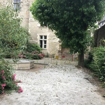 Lejlighed T1 Bis Of Character With Mezzanine In Old *